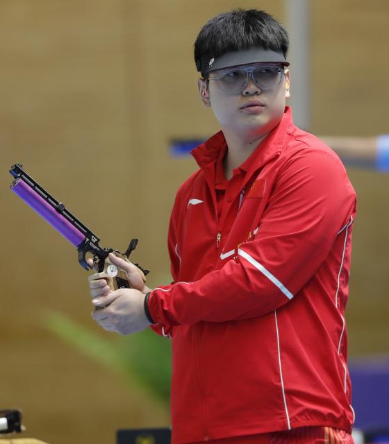 (251111) -- CAIRO, Nov. 11, 2025 (Xinhua) -- Hu Kai of China reacts during the 10m air pistol men's final of shooting at the 2025 ISSF World Championship Rifle/Pistol in Cairo, Egypt, on Nov. 10, 2025. (Xinhua/Ahmed Gomaa)