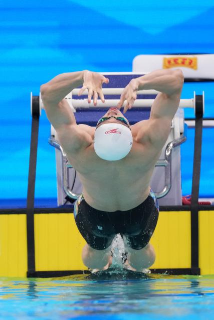 (251111) -- SHENZHEN, Nov. 11, 2025 (Xinhua) -- Wang Shun of Zhejiang competes during the men's 100m backstroke preliminary of swimming event at China's 15th National Games in Shenzhen, south China's Guangdong Province, Nov. 11, 2025. (Xinhua/Xue Yuge)