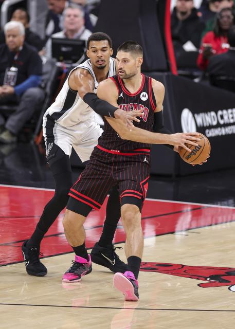 (251111) -- CHICAGO, Nov. 11, 2025 (Xinhua) -- Chicago Bulls' Nikola Vucevic (front) competes against San Antonio Spurs' Victor Wembanyama during the 2025-2026 NBA regular season match between Chicago Bulls and San Antonio Spurs in Chicago, the United States, on Nov. 10, 2025. (Photo by Joel Lerner/Xinhua)