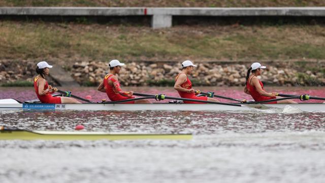 (251110) -- GUANGZHOU, Nov. 10, 2025 (Xinhua) -- Team Sichuan compete during the women's four final of rowing at China's 15th National Games in Guangzhou, south China's Guangdong Province, Nov. 11, 2025. (Xinhua/Pan Yulong)