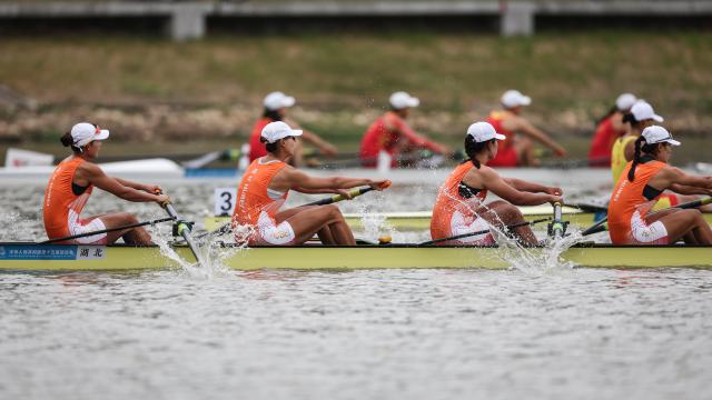 (251110) -- GUANGZHOU, Nov. 10, 2025 (Xinhua) -- Team Hubei compete during the women's four final of rowing at China's 15th National Games in Guangzhou, south China's Guangdong Province, Nov. 11, 2025. (Xinhua/Pan Yulong)