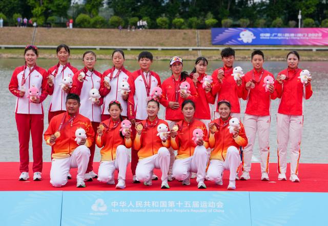 (251111) -- GUANGZHOU, Nov. 11, 2025 (Xinhua) -- Gold medalists team Hubei (front), silver medalists team Shandong (back L), bronze medalists team Sichuan (back R) pose during the awarding ceremony after the women's four final of rowing at China's 15th National Games in Guangzhou, south China's Guangdong Province, Nov. 11, 2025. (Xinhua/Xiao Ennan)