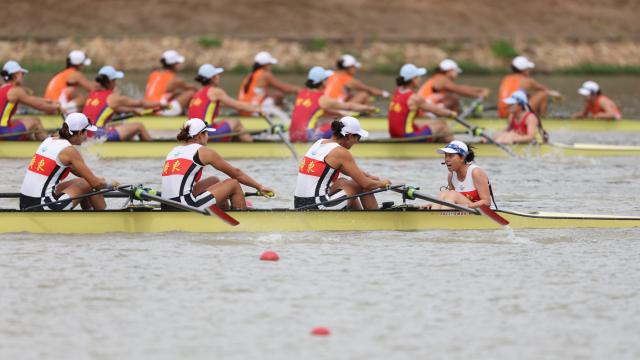 (251110) -- GUANGZHOU, Nov. 10, 2025 (Xinhua) -- Team Guangdong (front) compete during the women's eight final of rowing at China's 15th National Games in Guangzhou, south China's Guangdong Province, Nov. 11, 2025. (Xinhua/Pan Yulong)