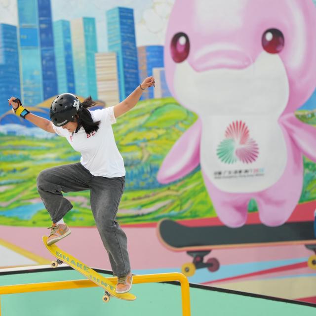 (251111) -- HUIZHOU, Nov. 11, 2025 (Xinhua) -- Nie Mengran of Beijing competes during the women's street final of skateboarding at China's 15th National Games in Huizhou, south China's Guangdong Province, Nov. 11, 2025. (Xinhua/Liu Kun)