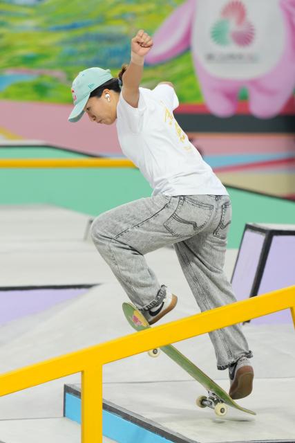 (251111) -- HUIZHOU, Nov. 11, 2025 (Xinhua) -- Zeng Wenhui of Guangdong competes during the women's street final of skateboarding at China's 15th National Games in Huizhou, south China's Guangdong Province, Nov. 11, 2025. (Xinhua/Liu Kun)