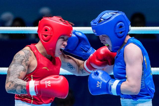 (251111) -- SHENZHEN, Nov. 11, 2025 (Xinhua) -- Chen Ziyi (R) of Shaanxi competes against Yang Chengyu of Guizhou during the women's 60 kg final of boxing at China's 15th National Games in Shenzhen, south China's Guangdong Province, Nov. 11, 2025. (Xinhua/Peng Yikai)
