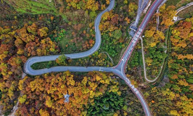 (251111) -- BEIJING, Nov. 11, 2025 (Xinhua) -- This aerial drone photo taken on Nov. 10, 2025 shows the scenery at Maqiao Town, Xiangyang City of central China's Hubei Province. (Photo by Chen Quanlin/Xinhua)