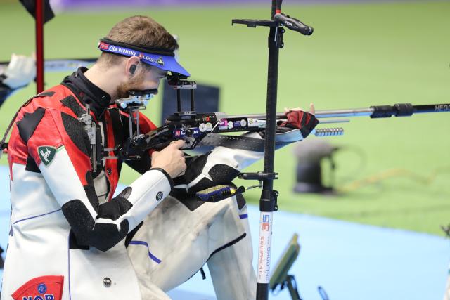 (251111) -- CAIRO, Nov. 11, 2025 (Xinhua) -- Jon-Hermann Hegg of Norway competes during the 50m rifle 3 positions men's final of shooting at the 2025 ISSF World Championship Rifle/Pistol in Cairo, Egypt, on Nov. 11, 2025. (Xinhua/Sui Xiankai)