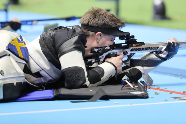 (251111) -- CAIRO, Nov. 11, 2025 (Xinhua) -- Marcus Madsen of Sweden competes during the 50m rifle 3 positions men's final of shooting at the 2025 ISSF World Championship Rifle/Pistol in Cairo, Egypt, on Nov. 11, 2025. (Xinhua/Sui Xiankai)