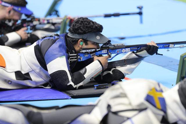 (251111) -- CAIRO, Nov. 11, 2025 (Xinhua) -- Niraj Kumar of India competes during the 50m rifle 3 positions men's final of shooting at the 2025 ISSF World Championship Rifle/Pistol in Cairo, Egypt, on Nov. 11, 2025. (Xinhua/Sui Xiankai)