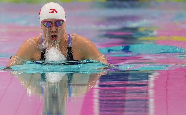(251111) -- SHENZHEN, Nov. 11, 2025 (Xinhua) -- Tang Qianting of Shanghai competes during the women's 100m breaststroke semifinal of swimming event at China's 15th National Games in Shenzhen, south China's Guangdong Province, Nov. 11, 2025. (Xinhua/Xia Yifang)