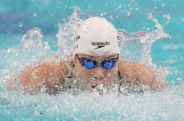 (251111) -- SHENZHEN, Nov. 11, 2025 (Xinhua) -- Yu Yiting of Zhejiang competes during the women's 200m individual medley final of swimming event at China's 15th National Games in Shenzhen, south China's Guangdong Province, Nov. 11, 2025. (Xinhua/Xia Yifang)