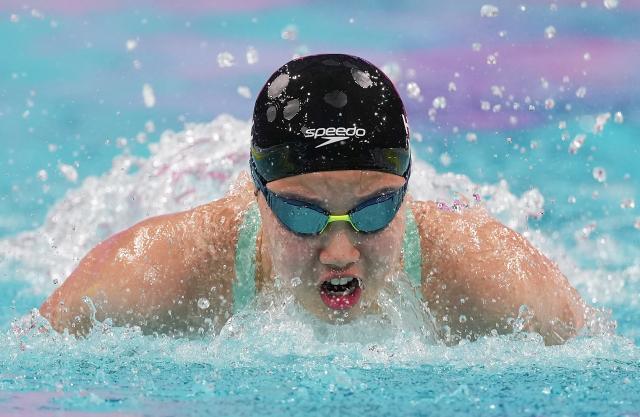 (251111) -- SHENZHEN, Nov. 11, 2025 (Xinhua) -- Yu Zidi of Hebei competes during the women's 200m individual medley final of swimming event at China's 15th National Games in Shenzhen, south China's Guangdong Province, Nov. 11, 2025. (Xinhua/Xia Yifang)