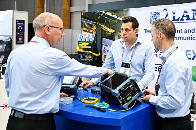 (251111) -- CAPE TOWN, Nov. 11, 2025 (Xinhua) -- People visit the AfricaCom exhibition during the Africa Tech Festival 2025 in Cape Town, South Africa, Nov. 11, 2025. The Africa Tech Festival kicked off on Tuesday in Cape Town, the legislative capital of South Africa, gathering innovators, policymakers, and investors to explore how technology can drive a more inclusive digital future for Africa. (Photo by Shakirah Thebus/Xinhua)