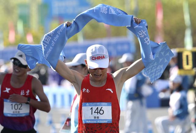 (251112) -- ZHUHAI, Nov. 12, 2025 (Xinhua) -- Zhang Jun of Yunnan celebrates after crossing the finish line during the men's 20km race walk final at China's 15th National Games in Zhuhai, south China's Guangdong Province, Nov. 12, 2025. (Xinhua/Mao Siqian)