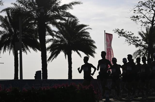 (251112) -- ZHUHAI, Nov. 12, 2025 (Xinhua) -- Athletes compete during the men's 20km race walk of athletics at China's 15th National Games in Zhuhai, south China's Guangdong Province, Nov. 12, 2025. (Xinhua/Zhang Long)