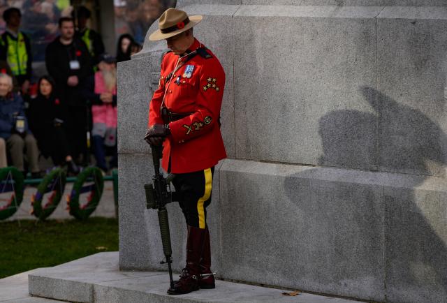 (251112) -- BEIJING, Nov. 12, 2025 (Xinhua) -- A vigil guard stands at the Victory Square Cenotaph during a Remembrance Day ceremony in Vancouver, British Columbia, Canada, Nov. 11, 2025.
  (Photo by Liang Sen/ Xinhua)