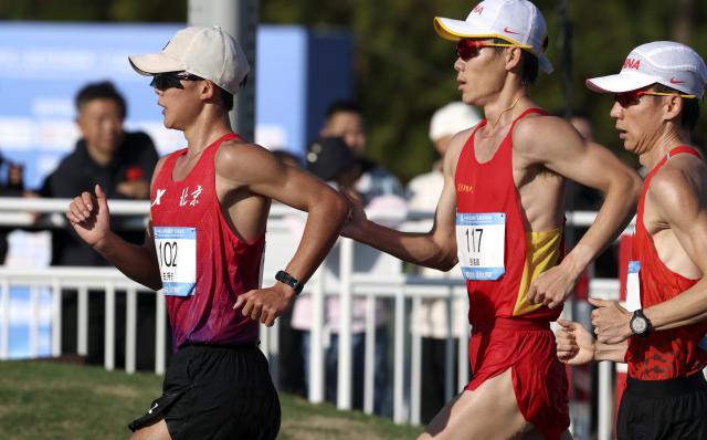 (251112) -- ZHUHAI, Nov. 12, 2025 (Xinhua) -- Shi Shengji (L) of Beijing and Qian Haifeng (C) of Heilongjiang compete during the men's 20km race walk of athletics at China's 15th National Games in Zhuhai, south China's Guangdong Province. (Xinhua/Mao Siqian)