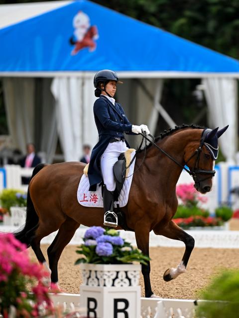 (251112) -- SHENZHEN, Nov. 12, 2025 (Xinhua) -- Xu Mofei of Shanghai competes during the equestrian dressage individual final at China's 15th National Games in Shenzhen, south China's Guangdong Province, Nov. 12, 2025. (Xinhua/Feng Kaihua)