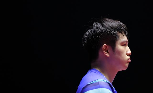 (251112) -- MACAO, Nov. 12, 2025 (Xinhua) -- Fan Zhendong reacts during the table tennis men's singles round of 16 match between Fan Zhendong of Shanghai and Xue Fei of Hubei at China's 15th National Games in Macao, south China, Nov. 12, 2025. (Xinhua/Liang Xu)