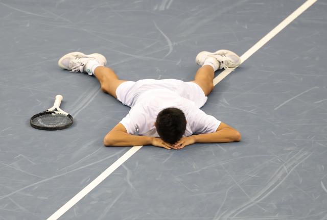 (251112) -- HENGQIN, Nov. 12, 2025 (Xinhua) -- Zhang Boxiong of Beijing celebrates after the junior men's team final of tennis between Beijing and Jiangsu at China's 15th National Games in Hengqin, south China's Guangdong Province, Nov. 12, 2025. (Xinhua/Zhang Chenlin)