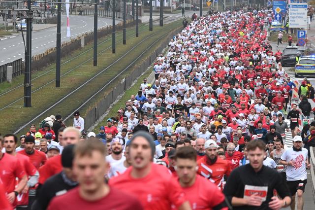(251112) -- WARSAW, Nov. 12, 2025 (Xinhua) -- People take part in the Independence Day Run as part of the Independence Day celebrations in Warsaw, Poland on Nov. 11, 2025. (Photo by Aleksy Witwicki/Xinhua)