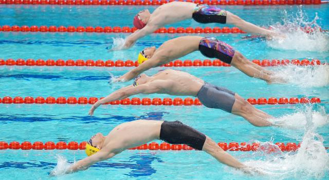 (251112) -- SHENZHEN, Nov. 12, 2025 (Xinhua) -- Xu Jiayu (bottom) of Zhejiang competes during the men's 100m backstroke final of swimming at China's 15th National Games in Shenzhen, south China's Guangdong Province, Nov. 12, 2025. (Xinhua/Du Yu)