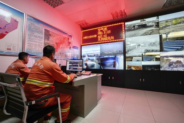 (251112) -- SHIZUISHAN, Nov. 12, 2025 (Xinhua) -- Staff members operate with an intelligent monitoring platform at the Tianhewan National Wetland Park in Pingluo County of Shizuishan, northwest China's Ningxia Hui Autonomous Region, Nov. 11, 2025.
  Located in Pingluo County of Ningxia and adjacent to the Yellow River, the Tianhewan National Wetland Park serves as an important ecological barrier in the Yellow River Basin. 
   Pingluo County has stepped up its efforts to protect the Yellow River Wetland in recent years, pushing ahead with ecological restoration and governance of the wetland. It has woven an ecological protection network to safeguard the home of migratory birds through intelligent monitoring platforms as well as patrols by professionals.
   Thanks to continuous improvement in its ecological environment, the park has turned into a paradise for migratory birds. (Xinhua/Yang Zhisen)