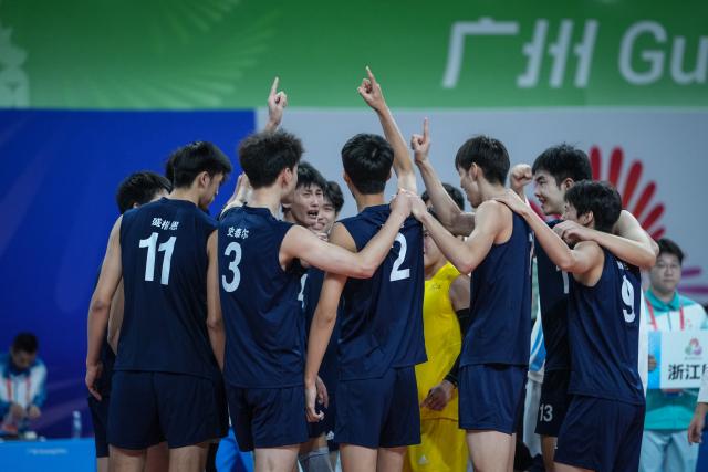 (251112) -- GUANGZHOU, Nov. 12, 2025 (Xinhua) -- Team Zhejiang celebrate after the volleyball men's U20 final between Zhejiang and Jiangsu at China's 15th National Games in Guangzhou, south China's Guangdong Province, Nov. 12, 2025. (Xinhua/Pan Yulong)