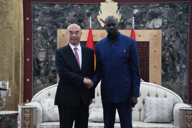 (251112) -- CONAKRY, Nov. 12, 2025 (Xinhua) -- Chinese Vice Premier Liu Guozhong, also a member of the Political Bureau of the Communist Party of China (CPC) Central Committee, meets with Guinean President Mamadi Doumbouya at the presidential office in Conakry, Guinea, Nov. 11, 2025. Liu visited the West African country from Monday to Wednesday. He also attended the inauguration of the Simandou iron ore mine project as President Xi Jinping's special representative. (Xinhua/Zhang Jian)