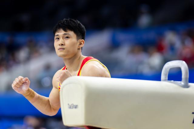 (251112) -- ZHAOQING, Nov. 12, 2025 (Xinhua) -- Shi Cong of Jiangsu reacts in pommel horse during the artistic gymnastics men's team final at China's 15th National Games in Zhaoqing, south China's Guangdong Province, Nov. 12, 2025. (Xinhua/Du Zixuan)