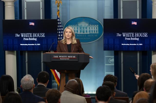 (251112) -- WASHINGTON, Nov. 12, 2025 (Xinhua) -- White House Press Secretary Karoline Leavitt speaks during a press briefing at the White House in Washington, D.C., the United States, Nov. 12, 2025. (Xinhua/Hu Yousong)