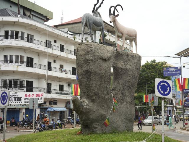 (251113) -- CONAKRY, Nov. 13, 2025 (Xinhua) -- This photo taken on Nov. 10, 2025 shows a city view of Conakry, Guinea.
  Located on the southwestern coast of Guinea, Conakry is the country's political, economic, and cultural center, as well as a major transportation hub. (Xinhua/Zhang Jian)