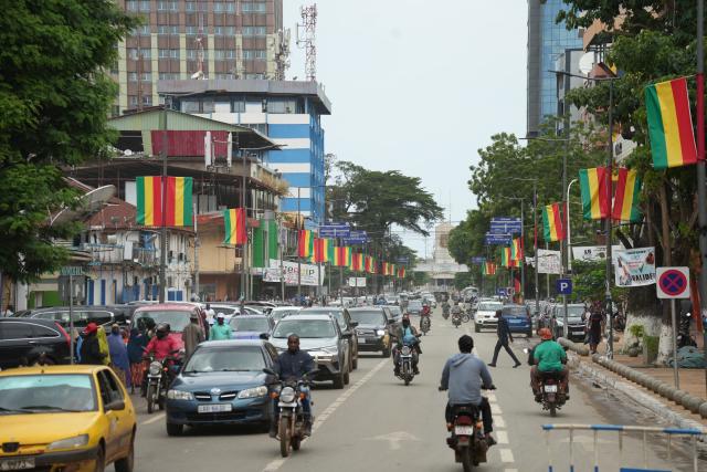 (251113) -- CONAKRY, Nov. 13, 2025 (Xinhua) -- This photo taken on Nov. 10, 2025 shows a street view of Conakry, Guinea.
  Located on the southwestern coast of Guinea, Conakry is the country's political, economic, and cultural center, as well as a major transportation hub. (Xinhua/Zhang Jian)