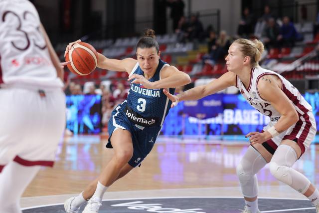 (251113) -- LJUBLJANA, Nov. 13, 2025 (Xinhua) -- Teja Oblak (L) of Slovenia competes during the FIBA Women's EuroBasket 2027 Qualifiers match between Slovenia and Latvia in Ljubljana, Slovenia, Nov. 12, 2025. (Photo by Zeljko Stevanic/Xinhua)