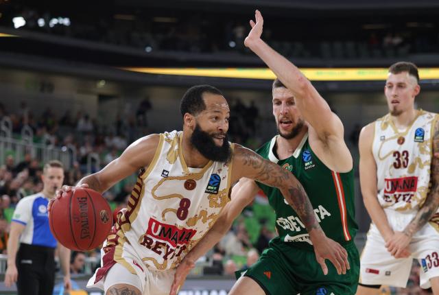 (251113) -- LJUBLJANA, Nov. 13, 2025 (Xinhua) -- Ky Bowman (L) of Umana Reyer Venice competes during the BKT Eurocup 2025/26 regular season match between Cedevita Olimpija Ljubljana and Umana Reyer Venice in Ljubljana, Slovenia, Nov. 12, 2025. (Photo by Zeljko Stevanic/Xinhua)