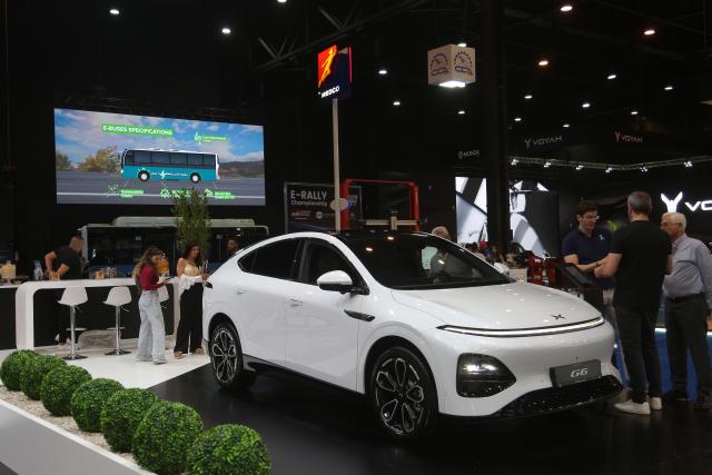 (251113) -- BEIRUT, Nov. 13, 2025 (Xinhua) -- People visit the third edition of the e-Motor Show Middle East in Beirut, Lebanon, Nov. 12, 2025.
  The 7-day expo, which kicked off here on Tuesday, showcases the latest electric and hybrid vehicles from leading automotive brands, along with cutting-edge e-mobility and smart-mobility solutions. (Xinhua/Bilal Jawich)