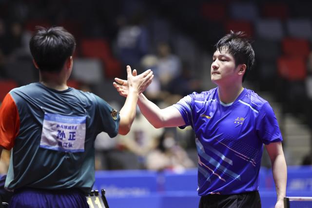 (251113) -- MACAO, Nov. 13, 2025 (Xinhua) -- Fan Zhendong (R) of Shanghai greets Sun Zheng of Zhejiang after their table tennis men's singles quarterfinal match at China's 15th National Games in Macao, south China, Nov. 13, 2025. (Xinhua/Chen Bin)