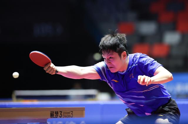(251113) -- MACAO, Nov. 13, 2025 (Xinhua) -- Fan Zhendong hits a return during the table tennis men's singles quarterfinal match between Fan Zhendong of Shanghai and Sun Zheng of Zhejiang at China's 15th National Games in Macao, south China, Nov. 13, 2025. (Xinhua/Liang Xu)