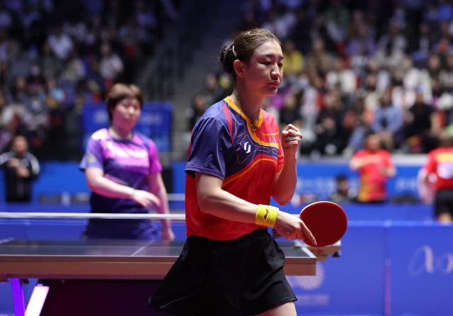 (251113) -- MACAO, Nov. 13, 2025 (Xinhua) -- Chen Meng (R) celebrates scoring during the table tennis women's singles quarterfinal match between Kuai Man of Jiangsu and Chen Meng of Shandong at China's 15th National Games in Macao, south China, Nov. 13, 2025. (Xinhua/Chen Bin)
