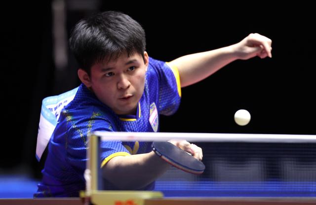 (251113) -- MACAO, Nov. 13, 2025 (Xinhua) -- Lin Shidong hits a return during the table tennis men's singles quarterfinal match between Lin Shidong of Hainan and Zhao Zihao of Shanghai at China's 15th National Games in Macao, south China, Nov. 13, 2025. (Xinhua/Liang Xu)