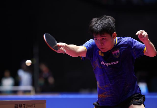 (251113) -- MACAO, Nov. 13, 2025 (Xinhua) -- Lin Shidong hits a return during the table tennis men's singles quarterfinal match between Lin Shidong of Hainan and Zhao Zihao of Shanghai at China's 15th National Games in Macao, south China, Nov. 13, 2025. (Xinhua/Liang Xu)