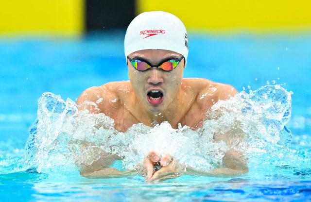 (251113) -- SHENZHEN, Nov. 13, 2025 (Xinhua) -- Wang Shun of Zhejiang competes during the men's 200m individual medley preliminary of swimming at China's 15th National Games in Shenzhen, south China's Guangdong Province, Nov. 13, 2025. (Xinhua/Chen Yichen)