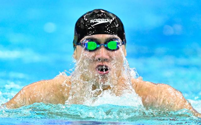 (251113) -- SHENZHEN, Nov. 13, 2025 (Xinhua) -- He Yubo of Hebei competes during the men's 200m individual medley preliminary of swimming at China's 15th National Games in Shenzhen, south China's Guangdong Province, Nov. 13, 2025. (Xinhua/Chen Yichen)