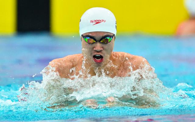 (251113) -- SHENZHEN, Nov. 13, 2025 (Xinhua) -- Wang Shun of Zhejiang competes during the mixed 4x100m medley relay preliminary of swimming at China's 15th National Games in Shenzhen, south China's Guangdong Province, Nov. 13, 2025. (Xinhua/Chen Yichen)