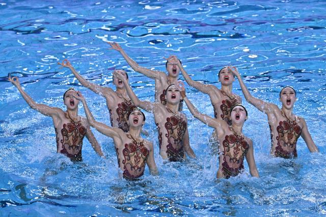 (251113) -- JIANGMEN, Nov. 13, 2025 (Xinhua) -- Team Beijing Sport University perform during the team technical of artistic swimming at China's 15th National Games in Jiangmen, south China's Guangdong Province, Nov. 13, 2025. (Xinhua/Li Xin)