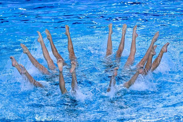 (251113) -- JIANGMEN, Nov. 13, 2025 (Xinhua) -- Team Shanghai perform during the team technical of artistic swimming at China's 15th National Games in Jiangmen, south China's Guangdong Province, Nov. 13, 2025. (Xinhua/Li Xin)