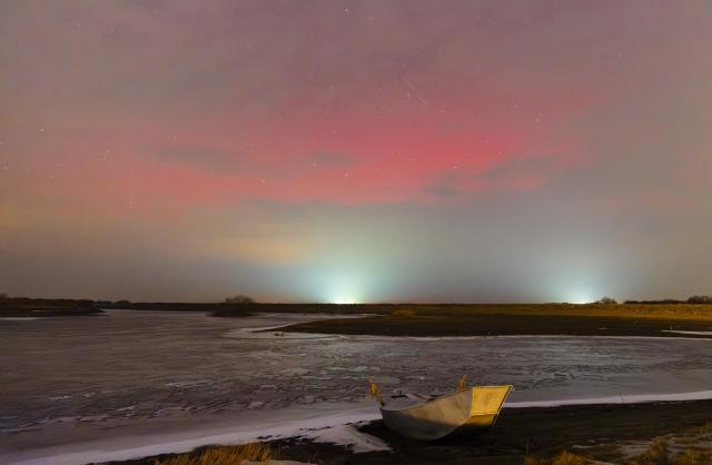 (251113) -- HARBIN, Nov. 13, 2025 (Xinhua) -- This photo taken on Nov. 12, 2025 shows the aurora seen in Shuangyashan City, northeast China's Heilongjiang Province. (Photo by Han Yang/Xinhua)
