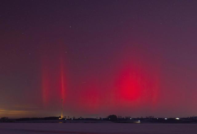 (251113) -- HARBIN, Nov. 13, 2025 (Xinhua) -- This photo taken on Nov. 12, 2025 shows the aurora seen in Heihe City, northeast China's Heilongjiang Province. (Photo by Qian Boyu/Xinhua)