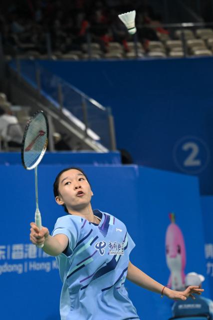 (251113) -- SHENZHEN, Nov. 13, 2025 (Xinhua) -- Yan Ziyu of Sichuan competes against Luo Shengxuan of Shanghai during the U18 women's team bronze medal match of badminton between Shanghai and Sichuan at China's 15th National Games in Shenzhen, south China's Guangdong Province, Nov. 13, 2025. (Xinhua/Zhang Long)